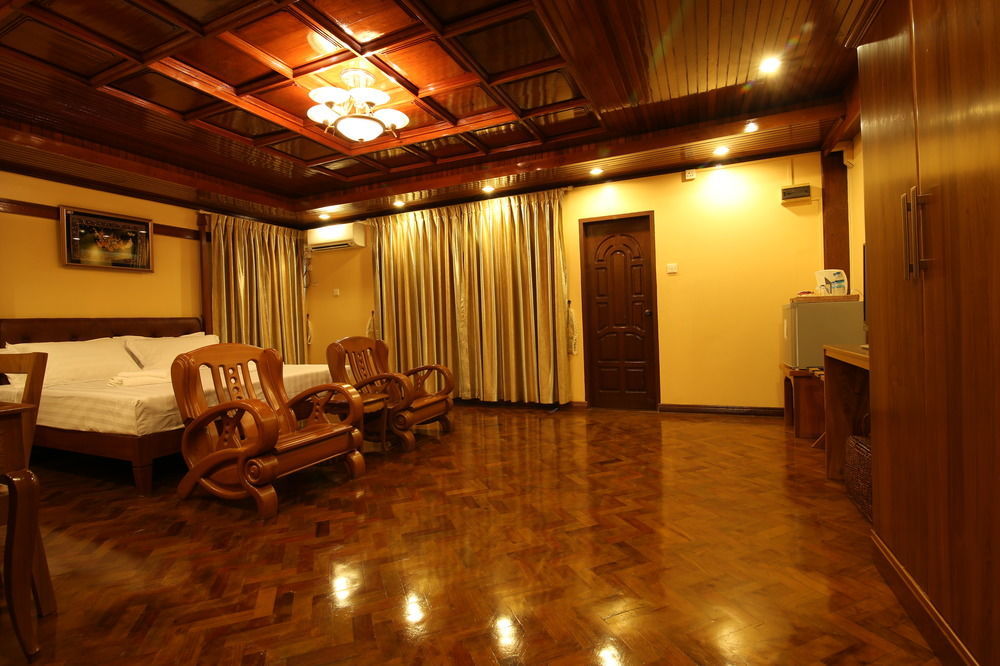 Hundred Moon Hotel Yangon Exterior photo